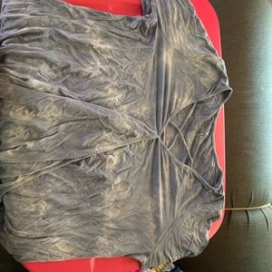 V neck flowy sleeve top